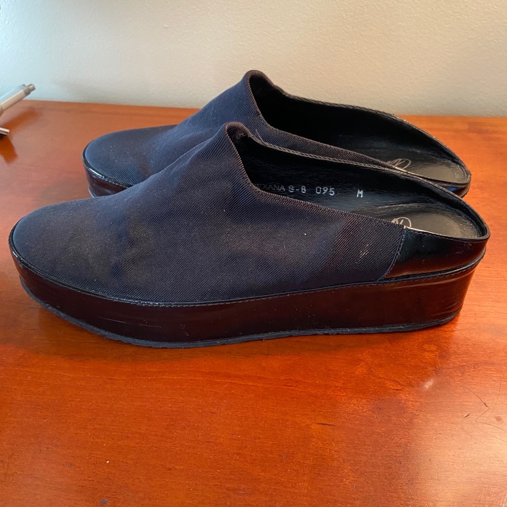 Donald Pliner Rexana-Z05 Black Slip Ons Size 8